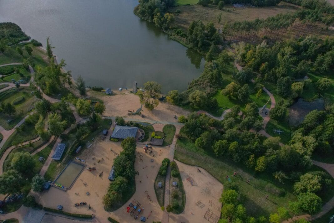 Gdzie nad wodę w okolicach Głogowa? Bezpieczne kąpieliska i jeziora na lato Gdzie nad wodę w okolicach Głogowa? Bezpieczne kąpieliska i jeziora na lato