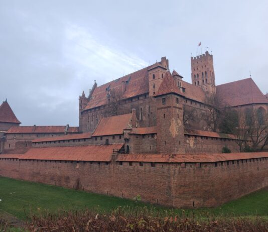 Gdzie stał Zamek Piastowski w Świdnicy i co z niego przetrwało do dzisiaj? Gdzie stał Zamek Piastowski w Świdnicy i co z niego przetrwało do dzisiaj?